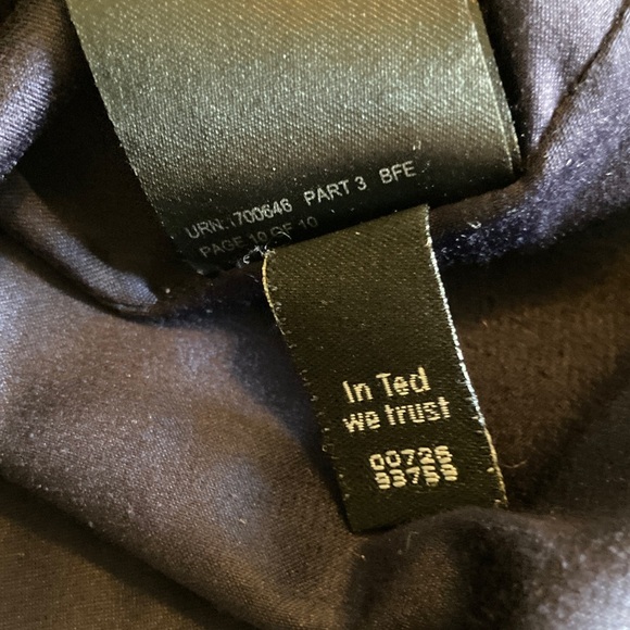 Elegant Ted Baker London ,Black Floral Pencil Skirt made to impress. - Picture 6 of 7